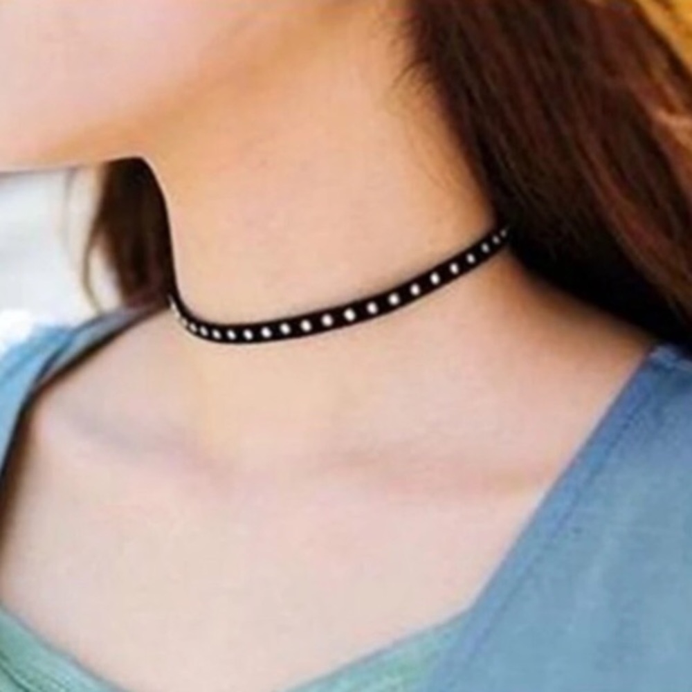 💥 CLEARANCE Sueded Silver Studded Adjustable Choker Necklace - Picture 1 of 3